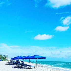 Pet-Friendly Aventura Pool, Beach, Golf, Gym
